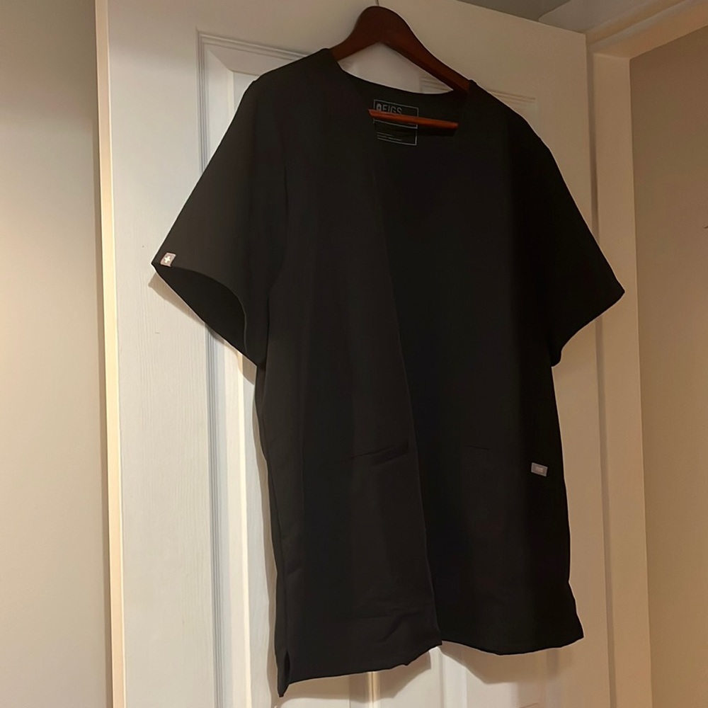 Figs scrub top
